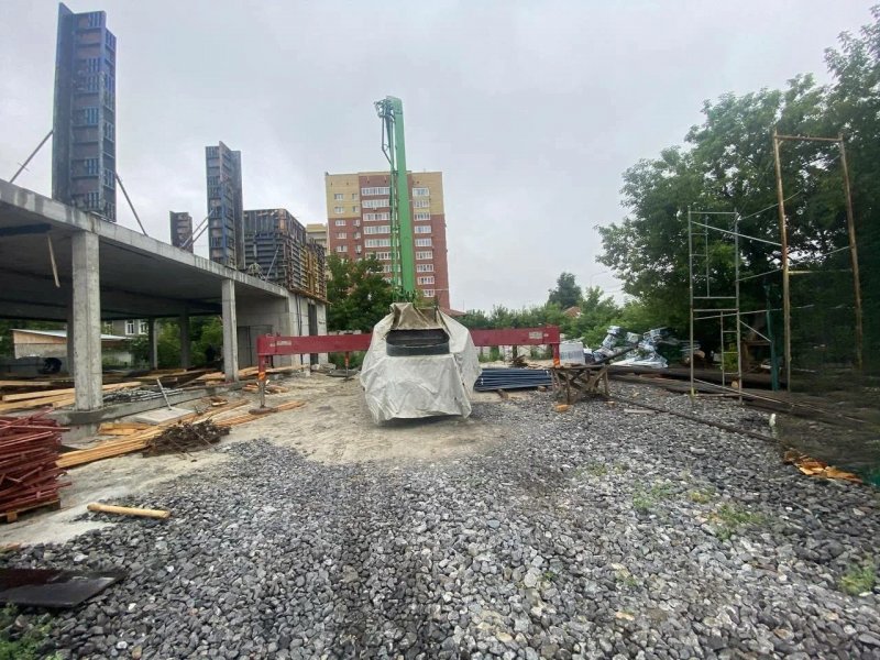 Работа бетононасоса на объекте в Луганске