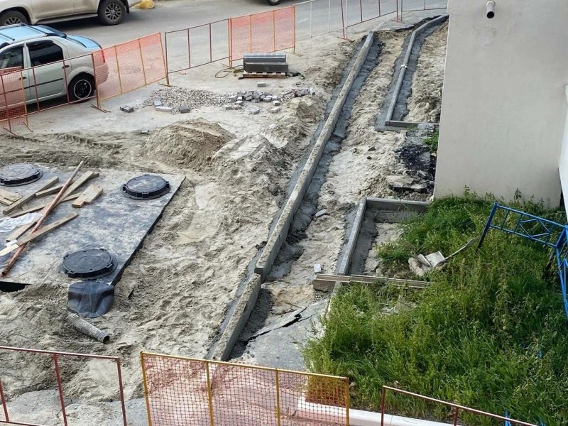 Заливка основания под бордюры в Луганске
